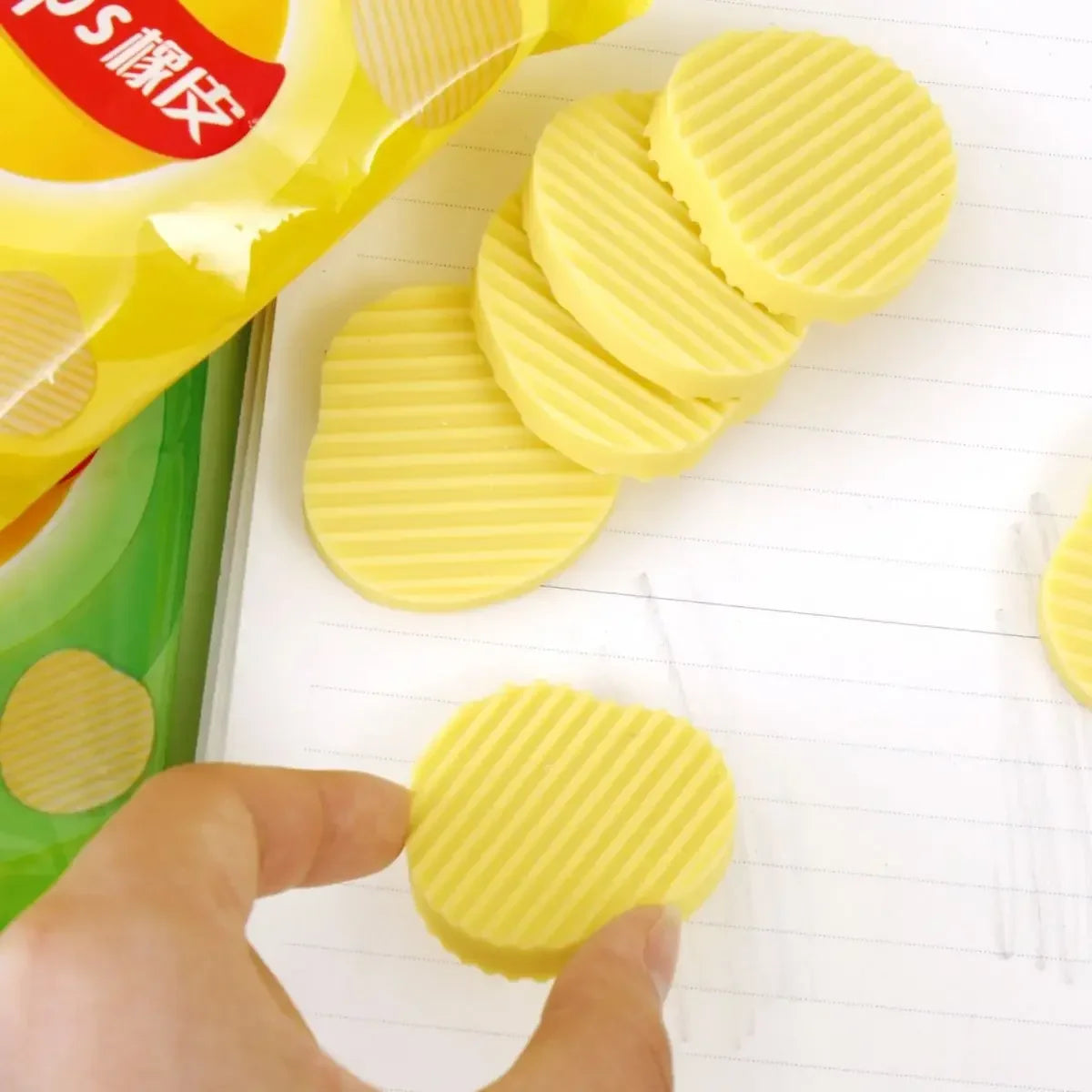 Gomas de Borrar "Papas Fritas" - Set de 4 Piezas con Empaque Realista.